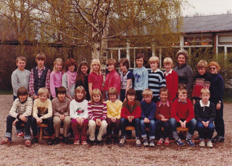 Bild3697 Hällekis Skola Skolklass 4E 1981-82
