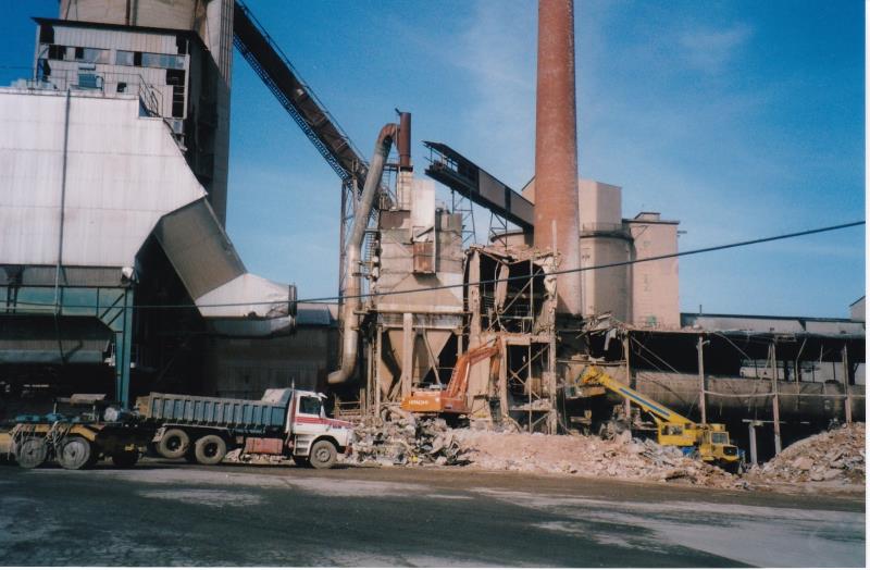 Bild4480 Rivning av Cementfabriken Hälleki