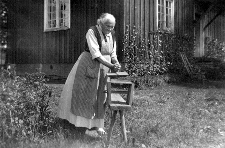 Bild 051 Råbäck Mor Augusta Lidbeck rättareänka f. 1862